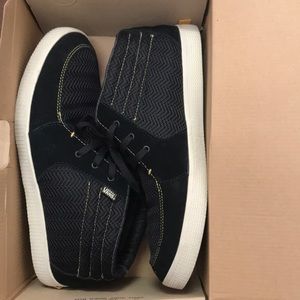 Men’s Vans bamboo lining black ankle high shoes .